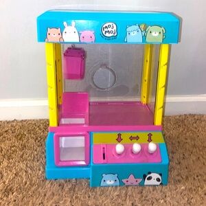 children’s claw machine in good condition